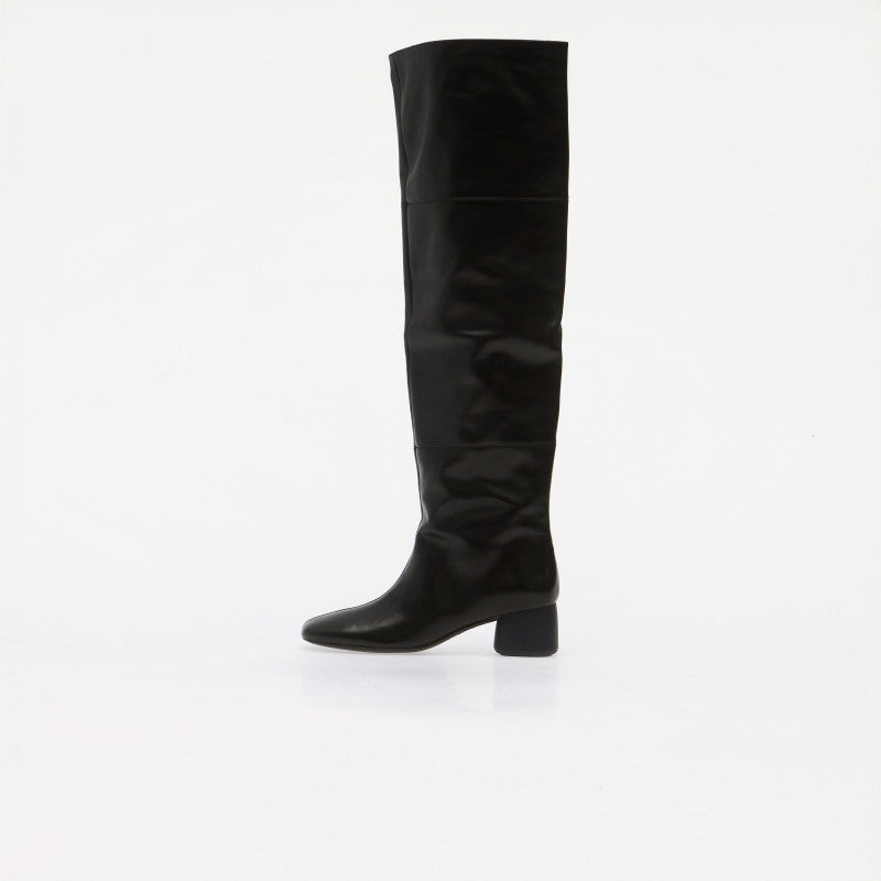 Vagabond Livia Black