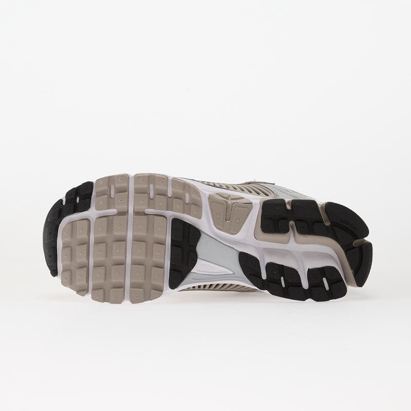Nike Zoom Vomero 5 Metallic Silver/ Black-College Grey