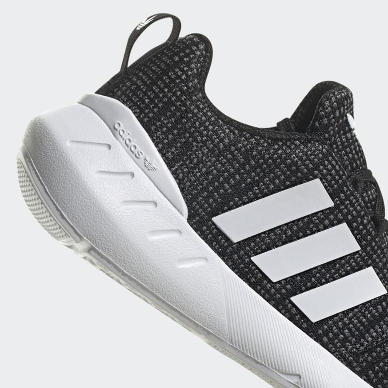 adidas Swift Run 22