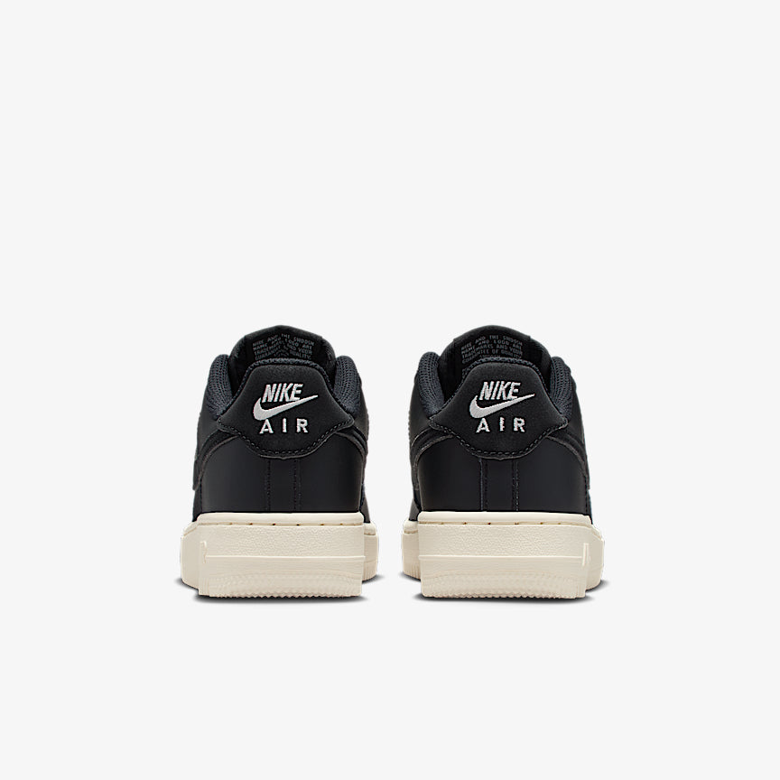 Nike Air Force 1 LV8
