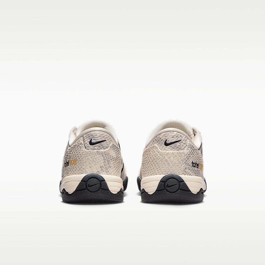 Nike Wmns Total 90 SE
