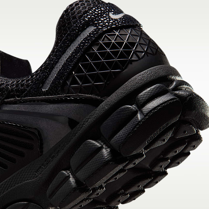 Nike Wmns Zoom Vomero 5 Black/ Black-Mtlc Silver-Anthracite-White