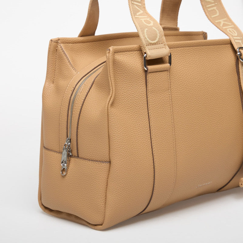 Calvin Klein Webbing Adj Strap Tote Tannin