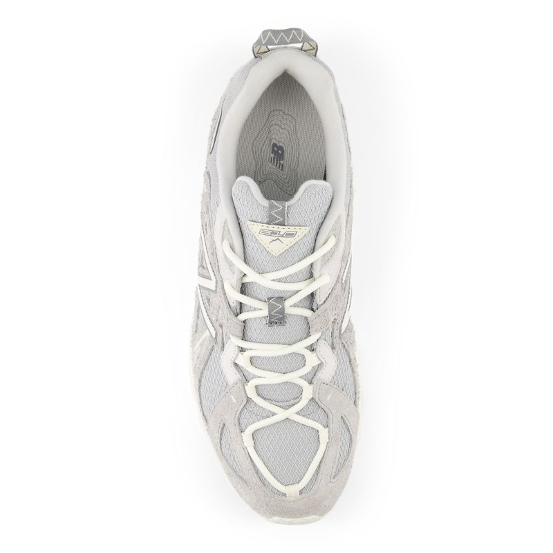 New Balance 610